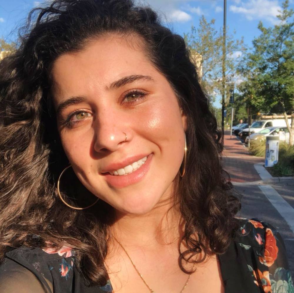 Meet your Posher, Cassandra